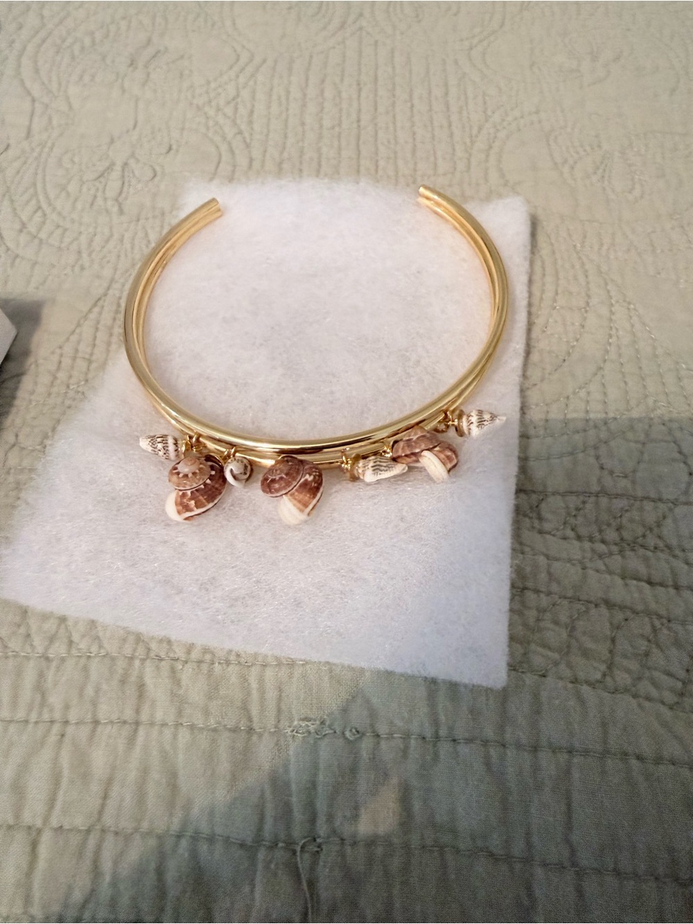 Gold Shell Charm Cuff Bracelet - Women's Beach-Style Jewelry